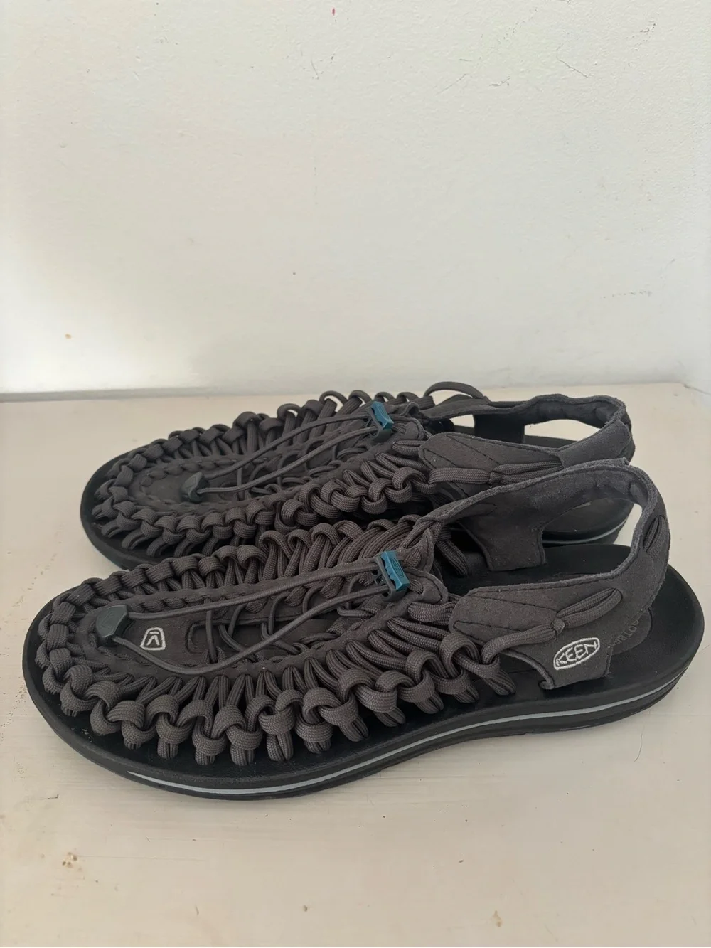 Keen Mens Size 9.5 Uneek Sandals Black Braided Cord Hybrid Outdoor Shoes 1014974